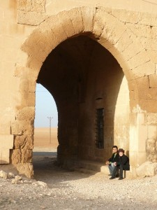 han-el-barur-arch-and-people